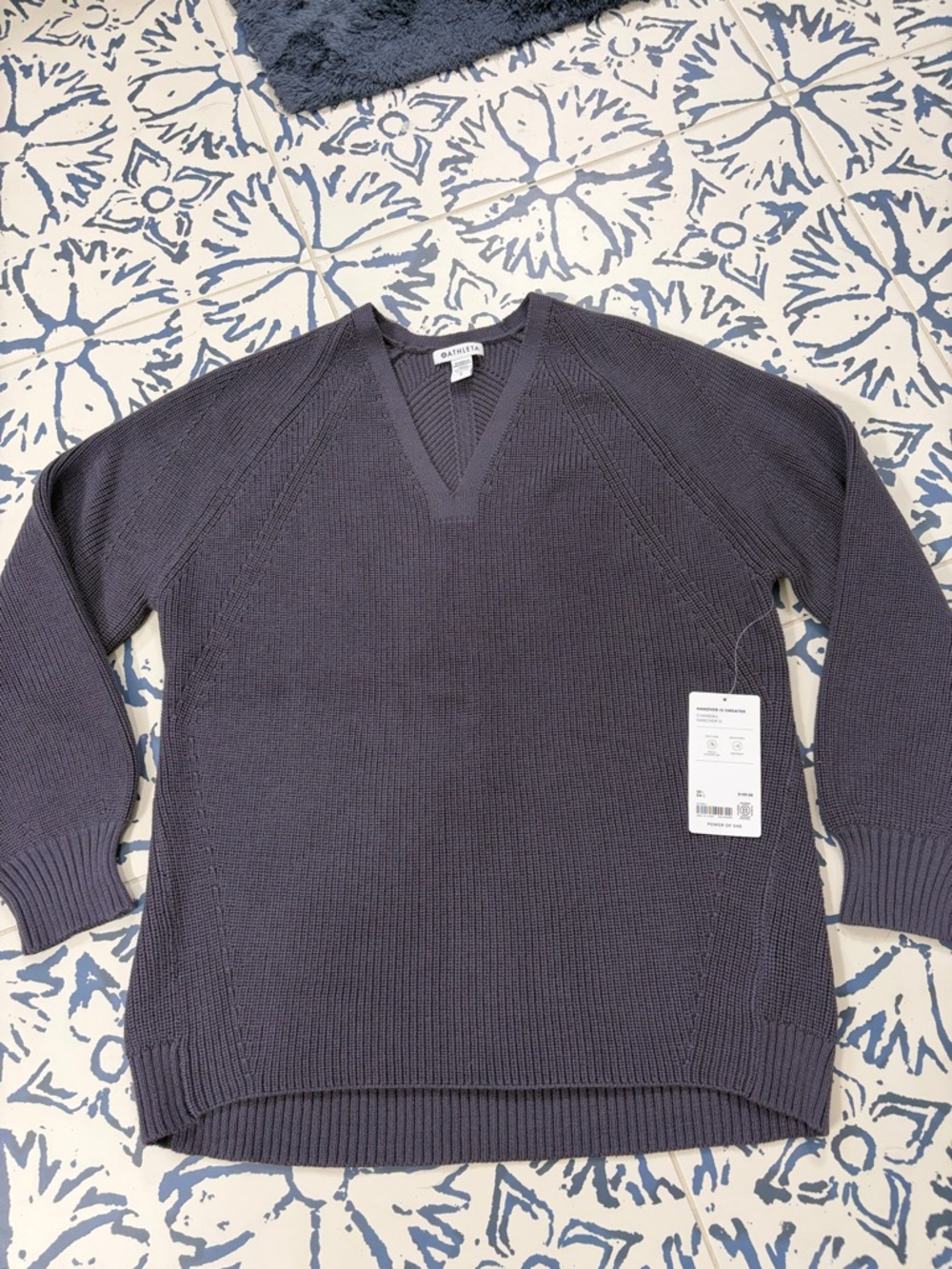 Athleta NWT Women's V-Neck Knit Sweater - Greyish Purple